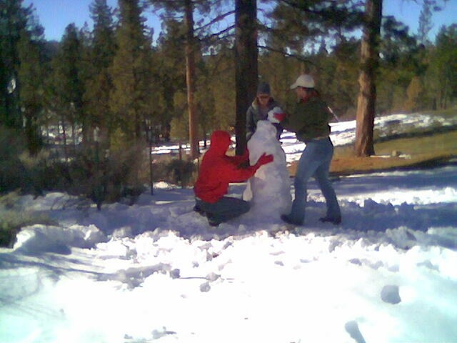 Erin and sisters, making a snowwoman