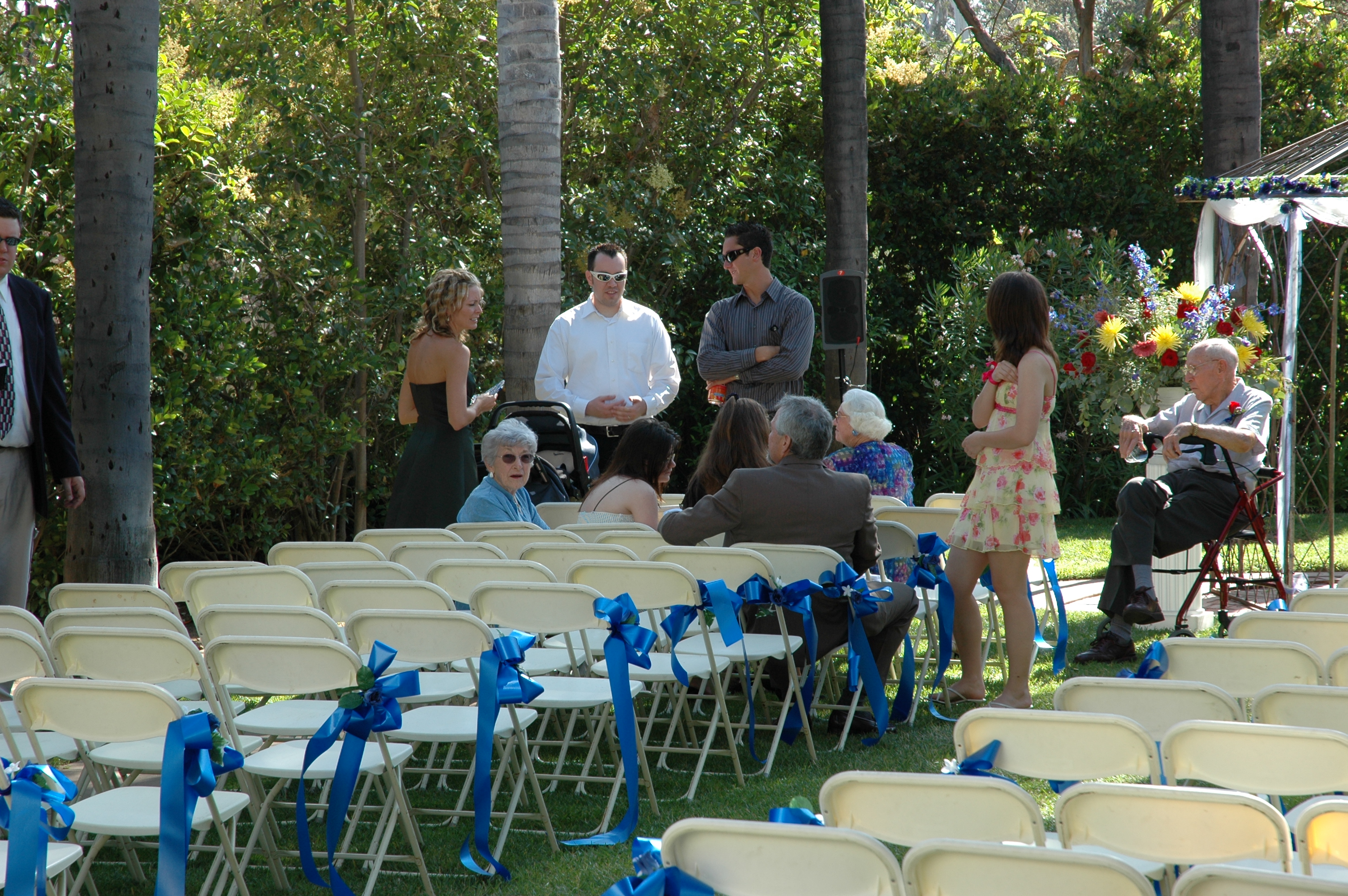 Laura, Tom, Jason, Grandma, Papa, Aunt Betty, Uncle Gary, Aunt Bonnie, Jamie, and Kelly