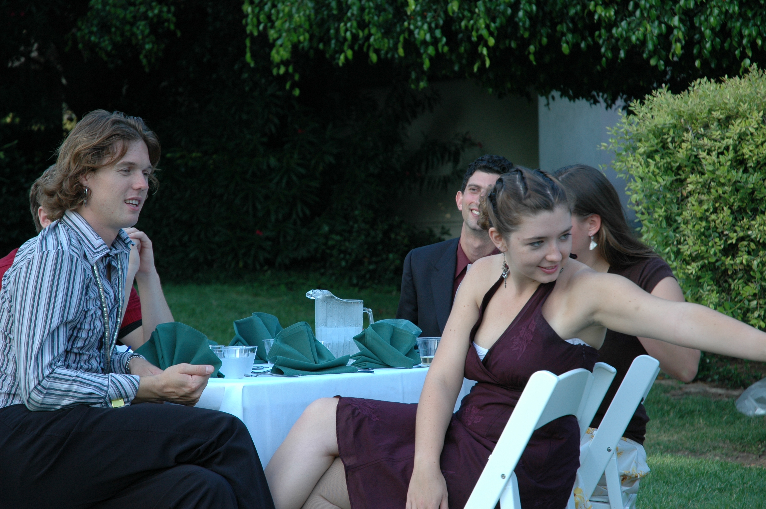 Todd & Jen trying to get Veronica's attention