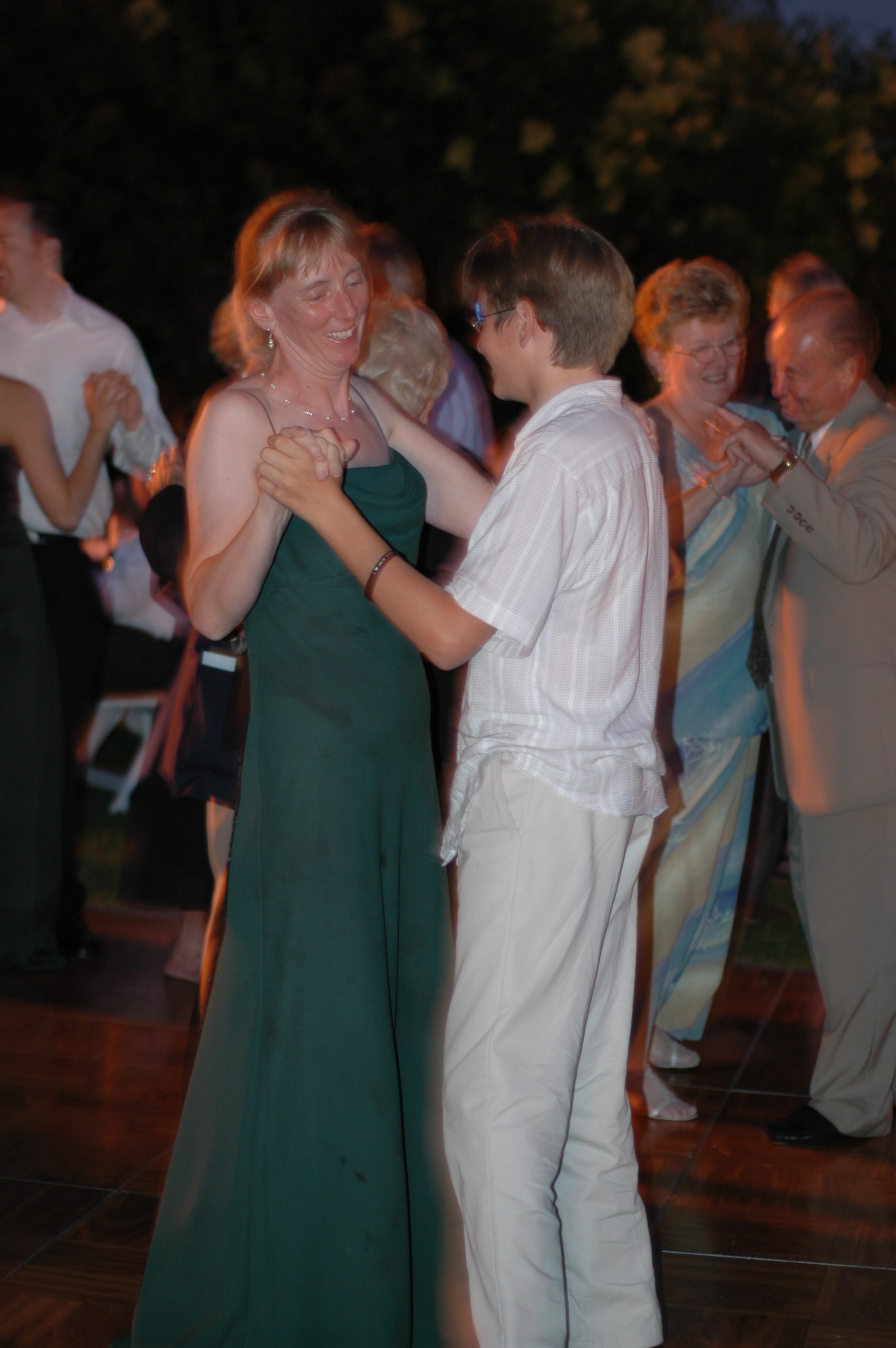 Rebecca & Vincent dancing
