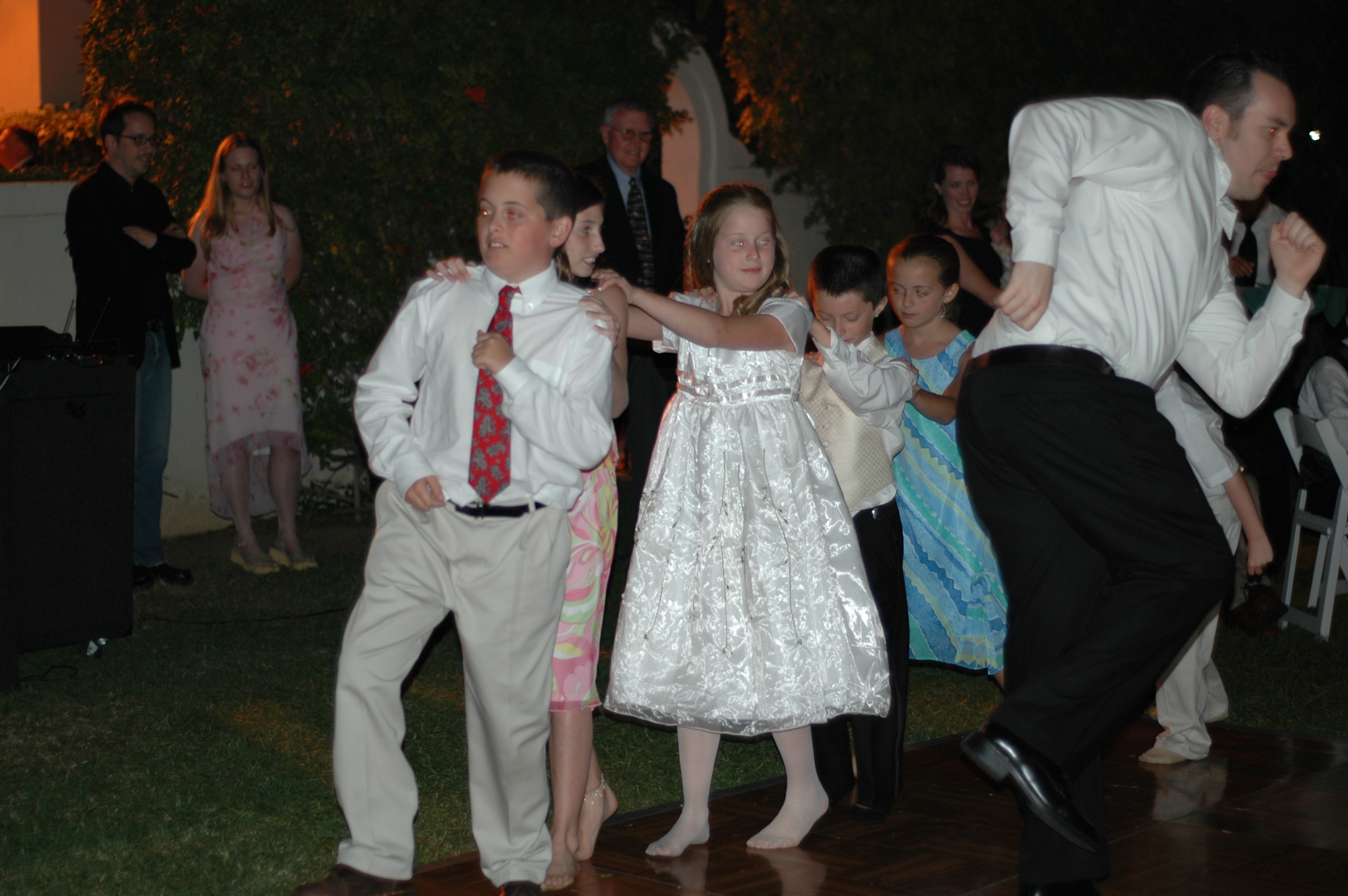 the Gill kids conga line & Tom skanking