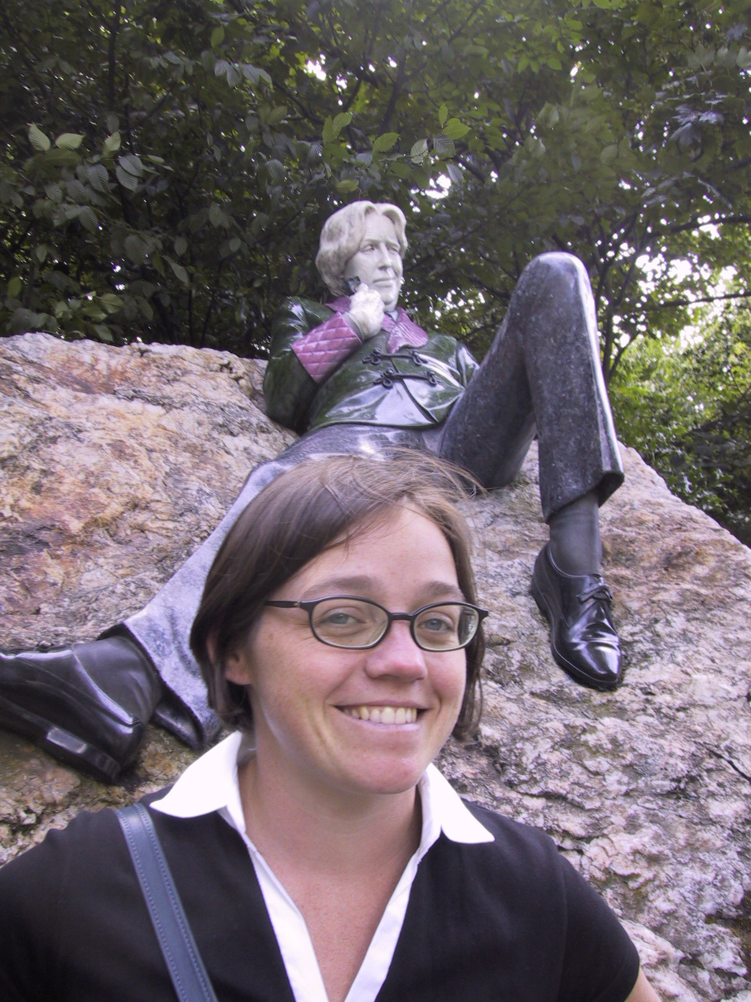 Erin, with Oscar Wilde, in Merron Sq.