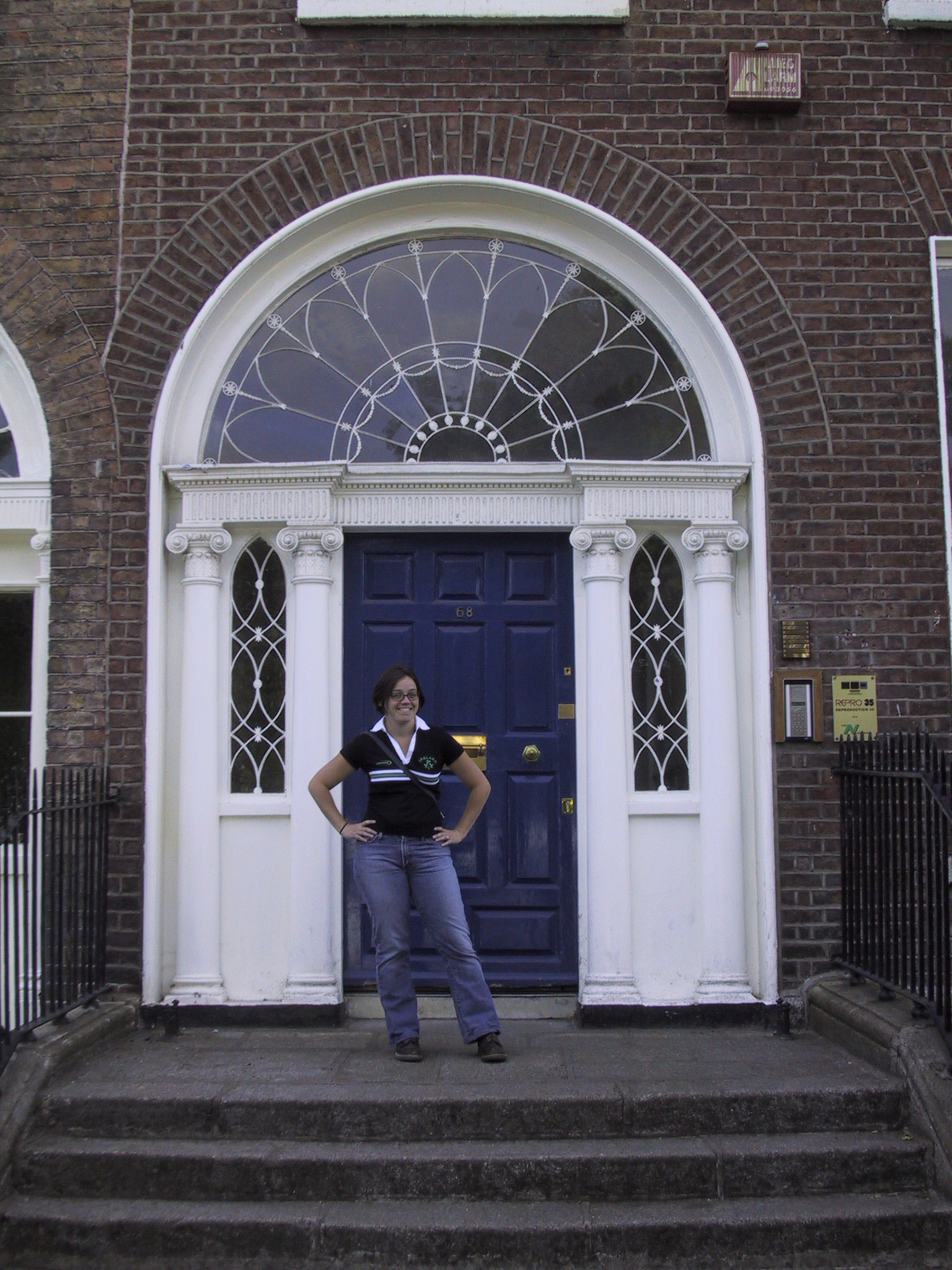 Erin, with Georgian door in Merrion Sq.