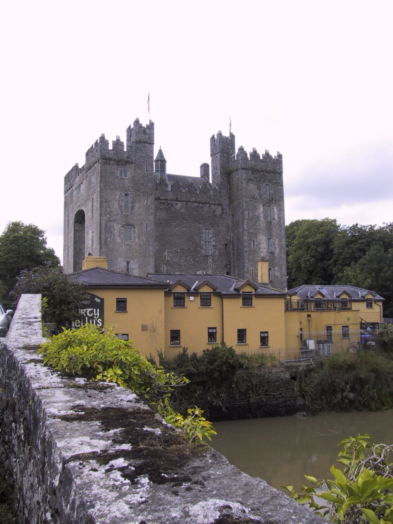 Bunratty Castle and Durty Nelly's