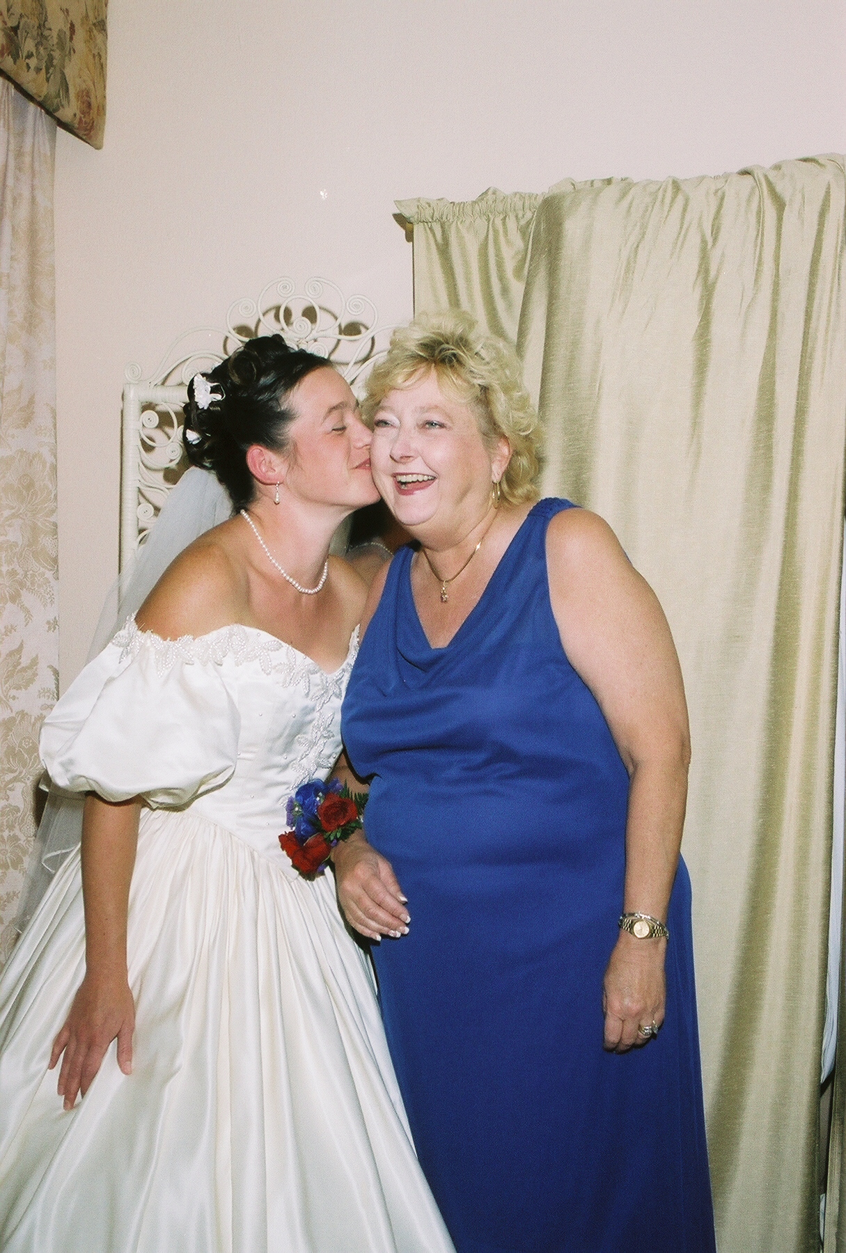 Erin kissing her mom