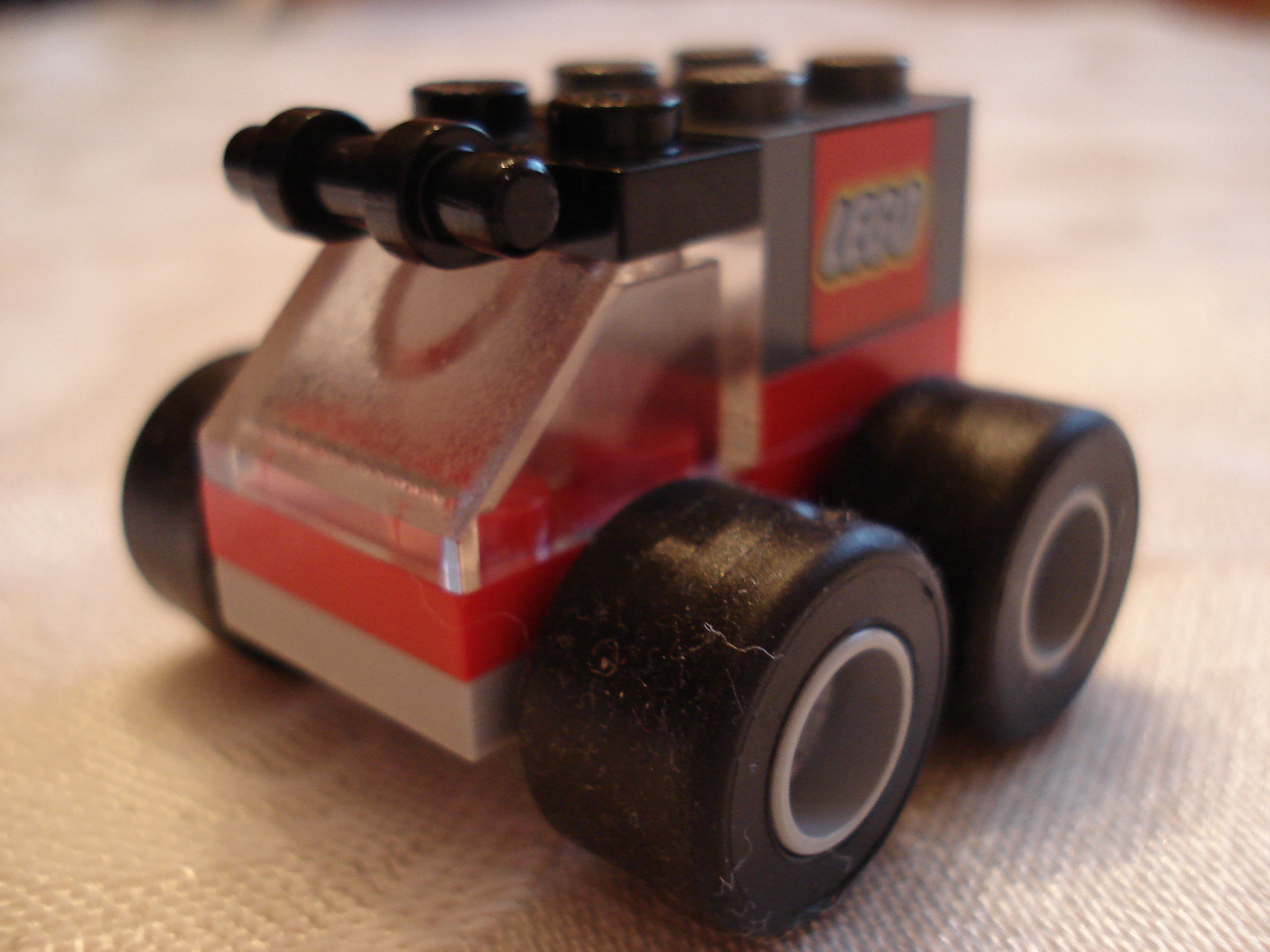 December 8th: All-wheel LEGO buggy-dude