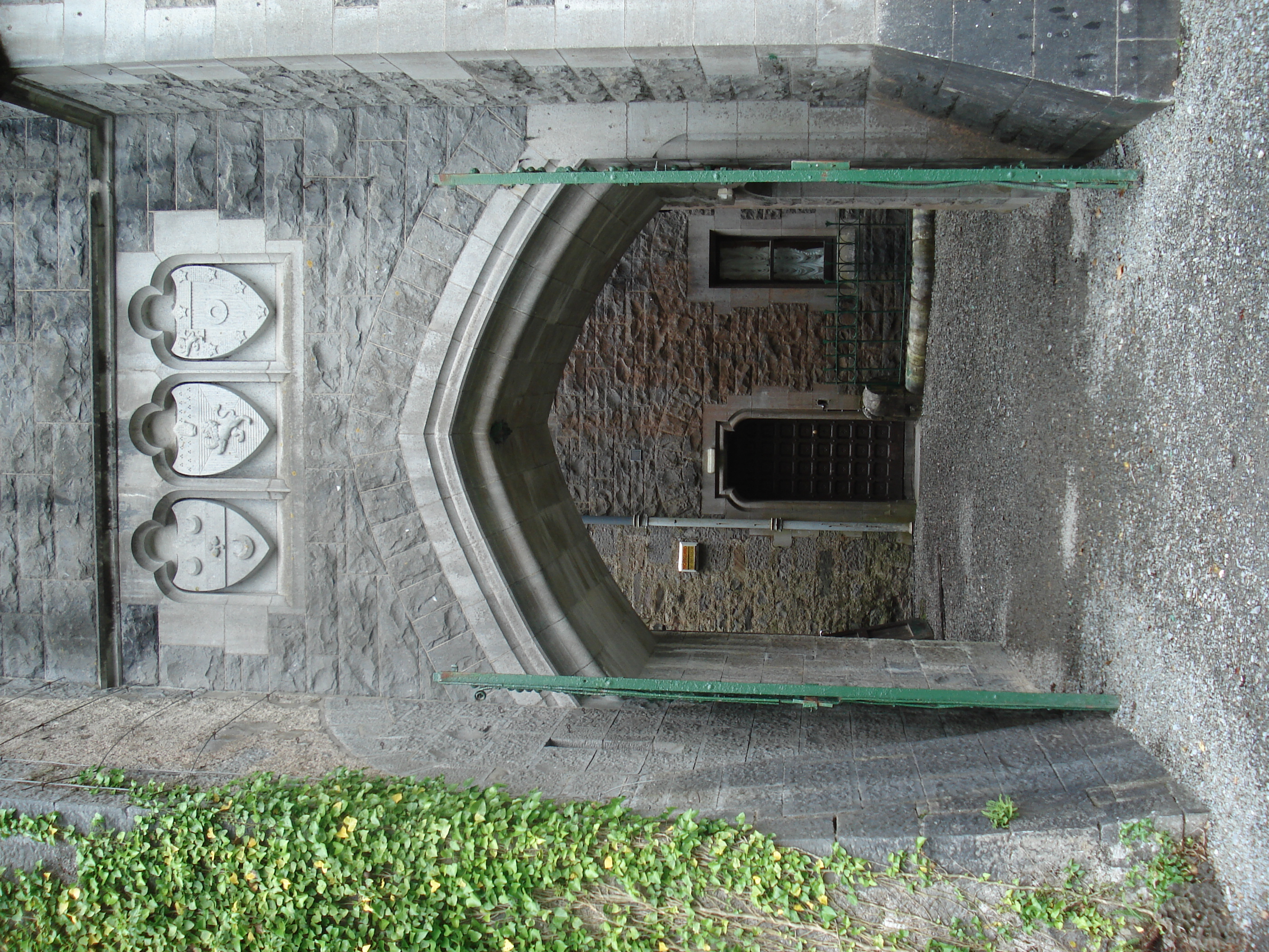 Side gate