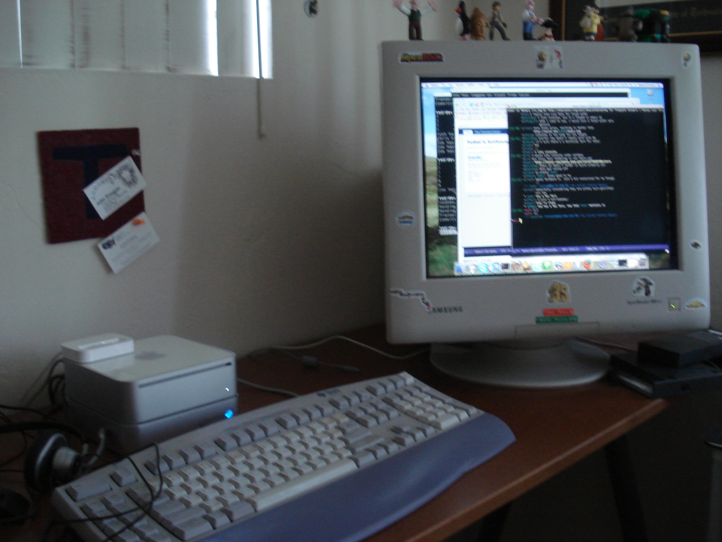 Not the best setup, ergonomics-wise.

Compare with my next setup: <a href="http://flickr.com/photos/hober/1185805308/">flickr.com/photos/hober/1185805308/</a>