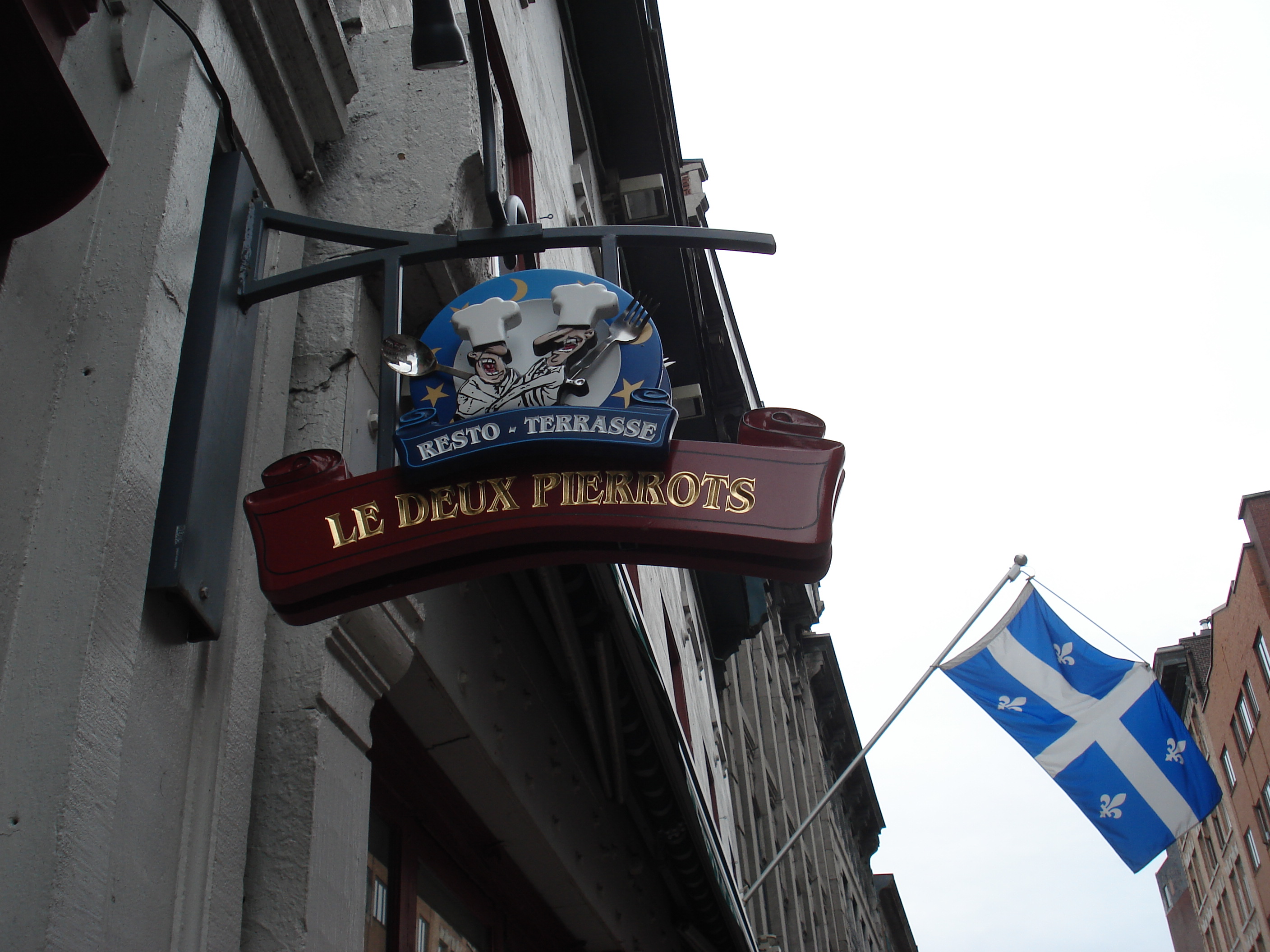 Le Deux Pierrots