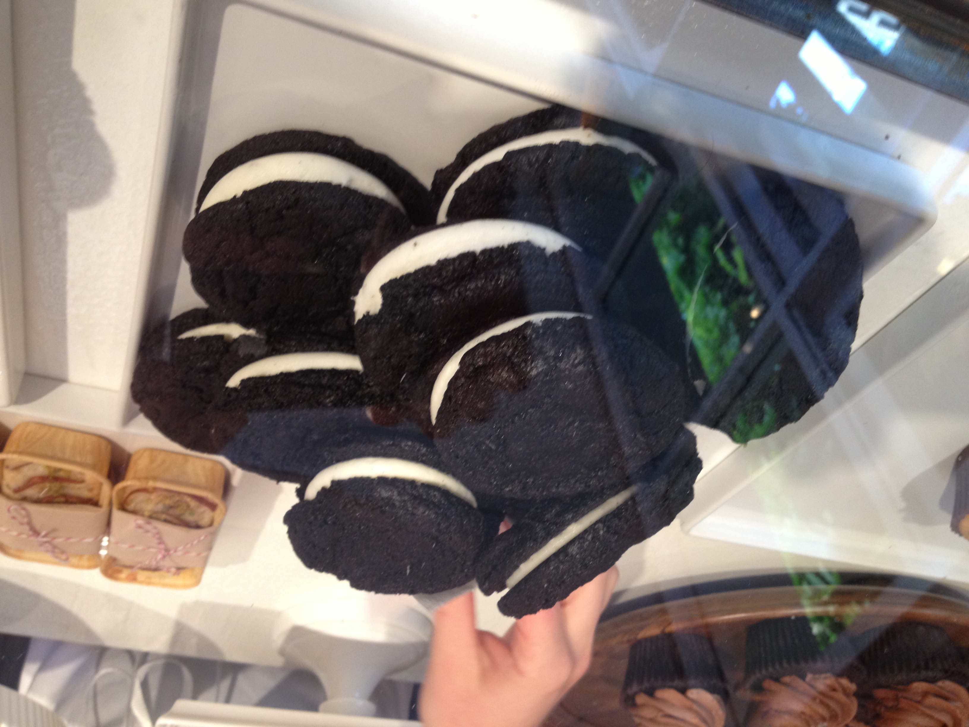 Moustache's homemade oreos