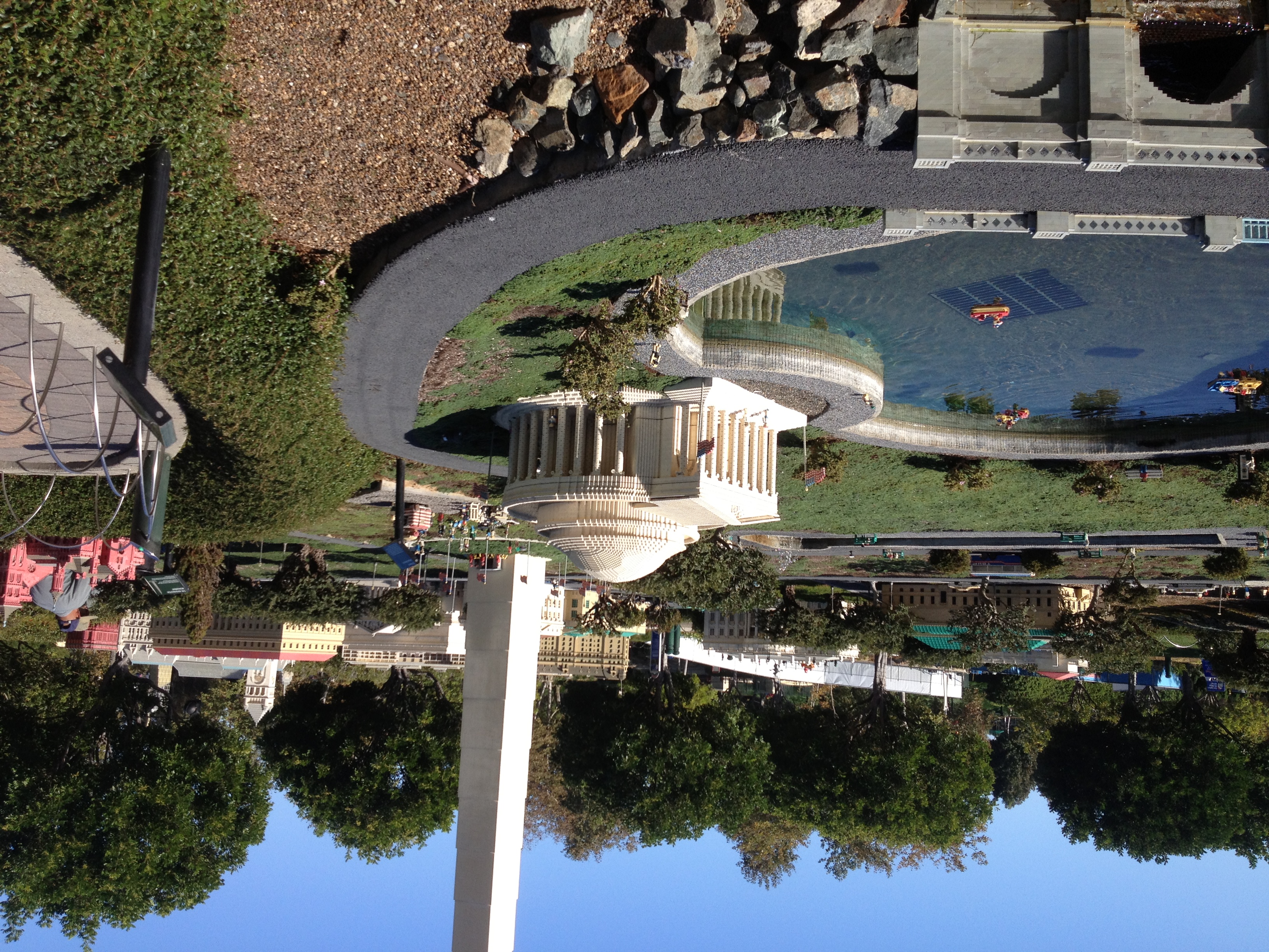 The Jefferson and Washington monuments, in Lego