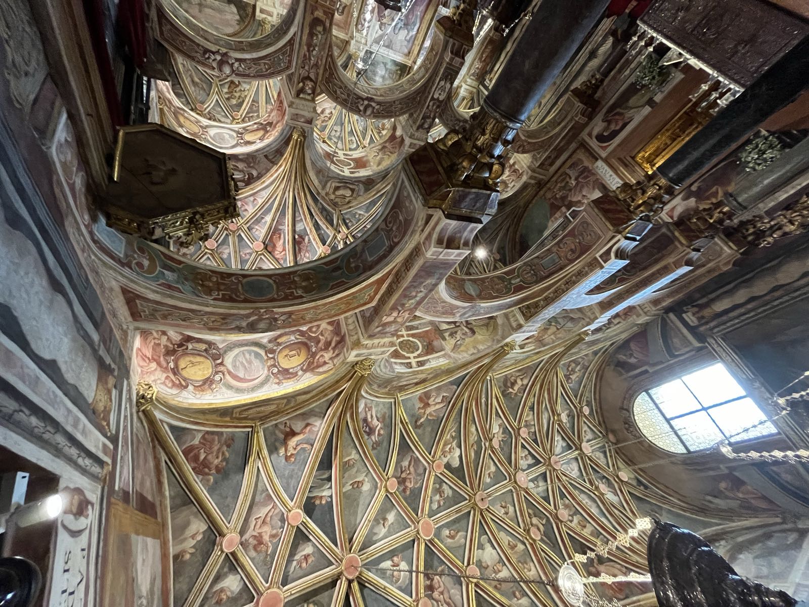 The ceiling and arches of the Capilla Sagrario, while within the larger structure, are entirely medieval European in design.